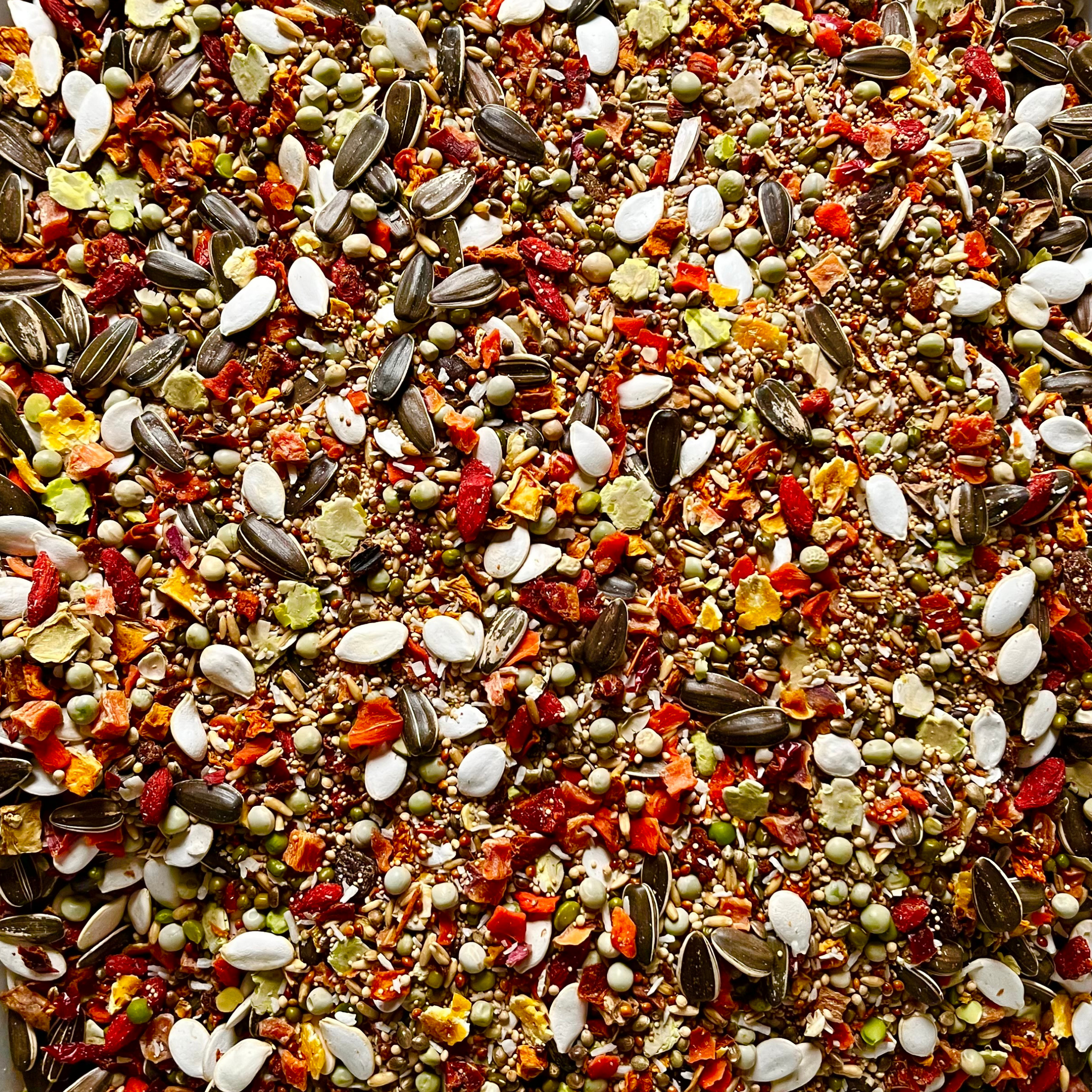papegaaieneten mix Senegal papegaai, caique, pionus, jardine papegaai, roodstaartpapegaai, poicephalus, witwangamazone, edelpapegaai, rosella, ringnekparkiet, alexanderparkiet, nymfkaketoe, bruinkoppapegaai, meyers papegaai, rüppells papegaai, blauwhoofdpionpapegaai, witbuikpionpapegaai, rosekaketoe, kaapse papegaai, hahnara, zonparkiet, halsbandparkiet en veelal ook de valkparkiet en lovebirds. papegaaieneten voor Ara, blauwgele ara, groene ara, scarlet ara, hyacintara, militaire ara, illiger ara, roodbuik